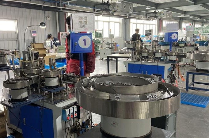 优米app官网端子生产车间